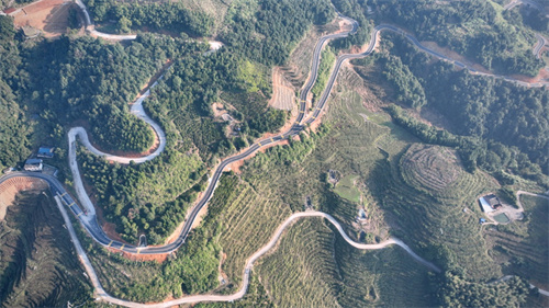 村中通了“小高速” 莲峰公路二期正式完工