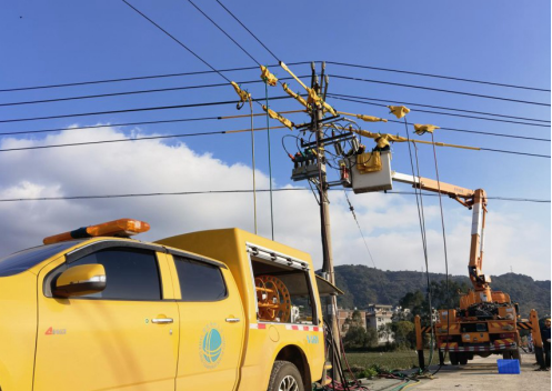 福州长乐开展旁路带电作业高效保障电力供应