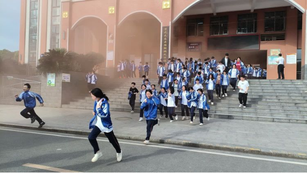 桂阳县优化营商环境:校园携手火焰蓝,共筑生命防火墙