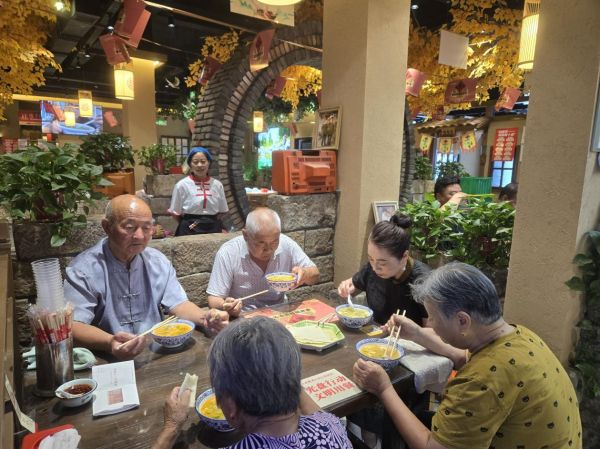 山东单县黄岗镇举办首届伏羊节